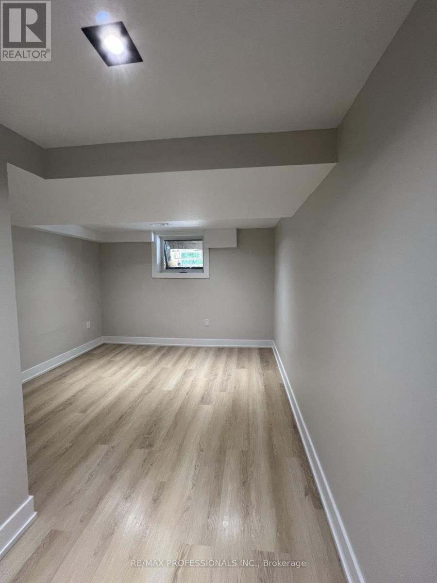 1026 Hedge Drive, Mississauga, Ontario  L4Y 1G2 - Photo 20 - W12607600