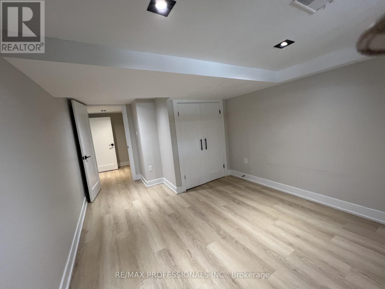 1026 Hedge Drive, Mississauga, Ontario  L4Y 1G2 - Photo 21 - W12607600