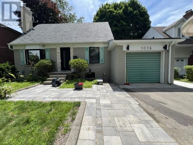 1026 Hedge Drive, Mississauga, Ontario  L4Y 1G2 - Photo 3 - W12607600