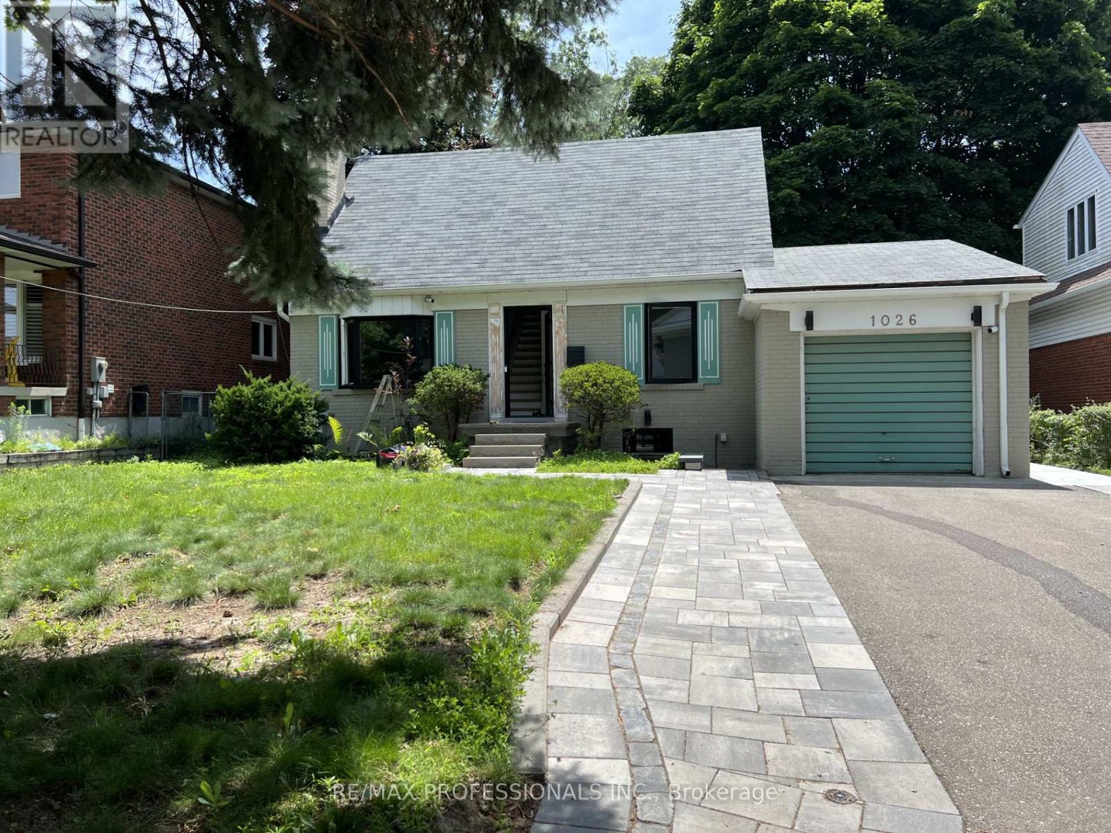 1026 Hedge Drive, Mississauga, Ontario  L4Y 1G2 - Photo 4 - W12607600