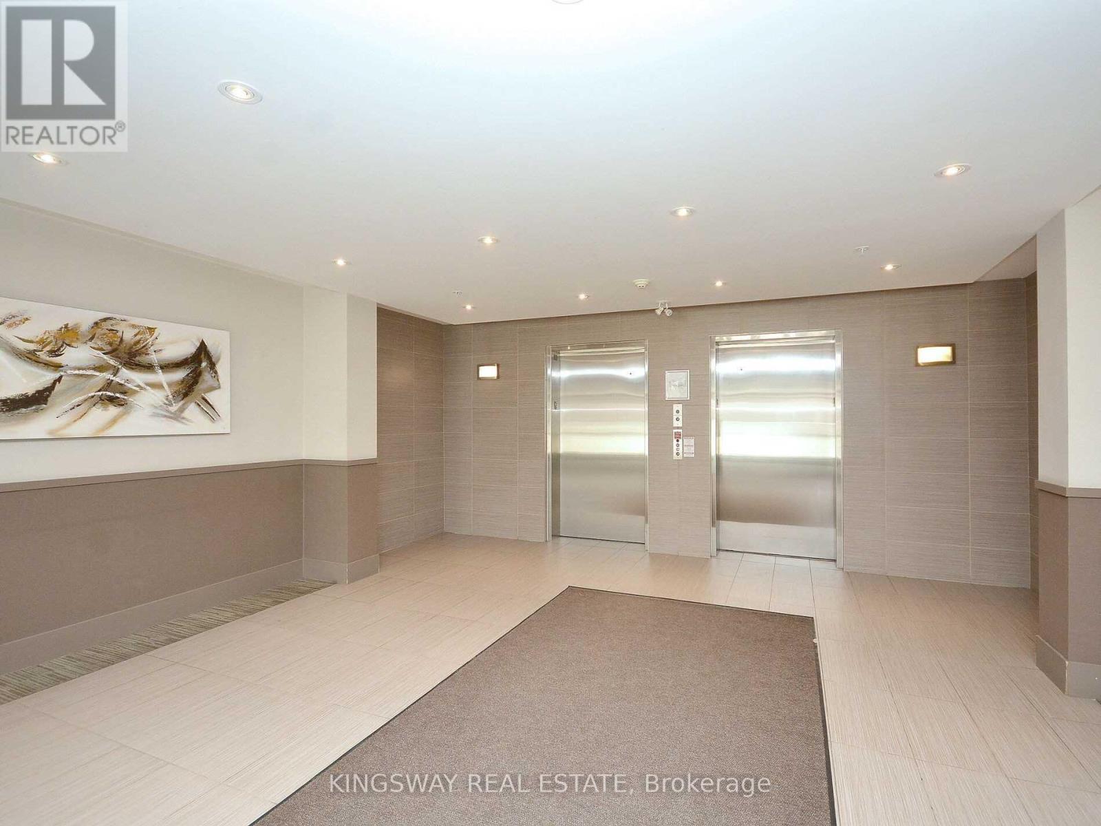 318 - 570 Lolita Gardens, Mississauga, Ontario  L5A 0A1 - Photo 4 - W12607614