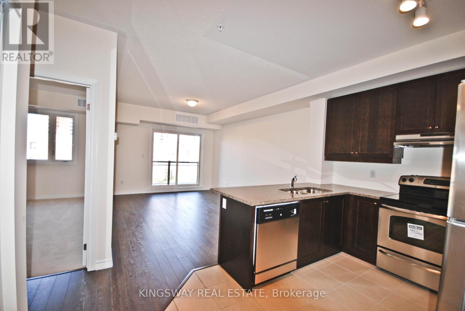 318 - 570 Lolita Gardens, Mississauga, Ontario  L5A 0A1 - Photo 5 - W12607614