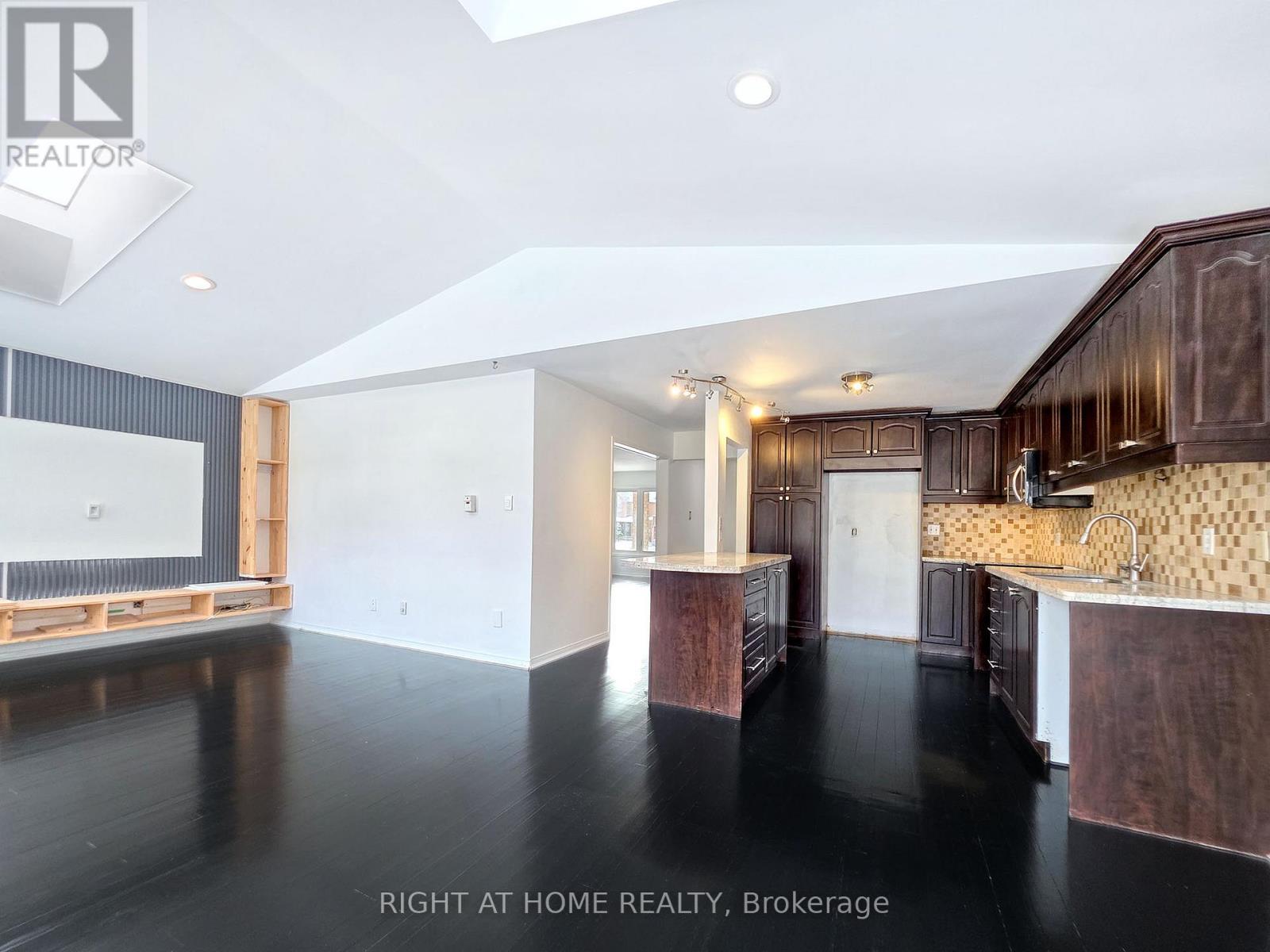 6 Buffridge Trail, Brampton, Ontario  L7A 1H2 - Photo 3 - W12607622