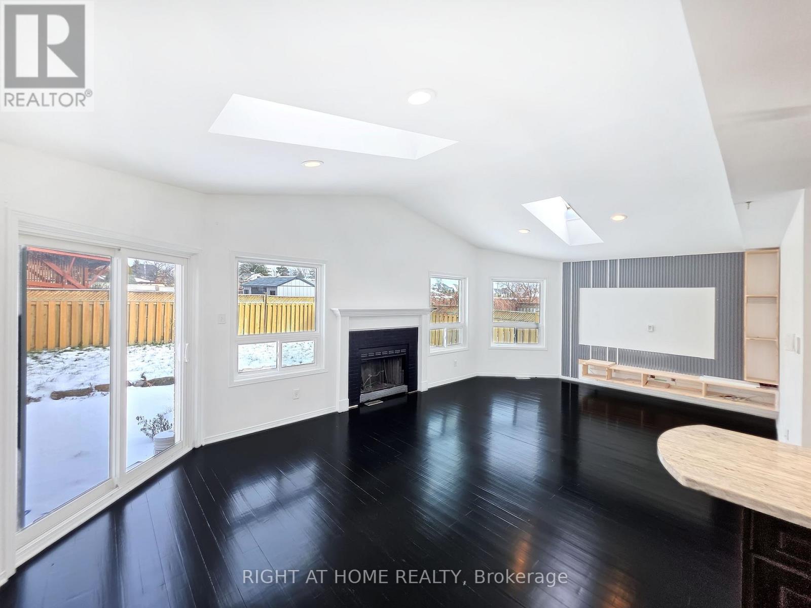 6 Buffridge Trail, Brampton, Ontario  L7A 1H2 - Photo 5 - W12607622