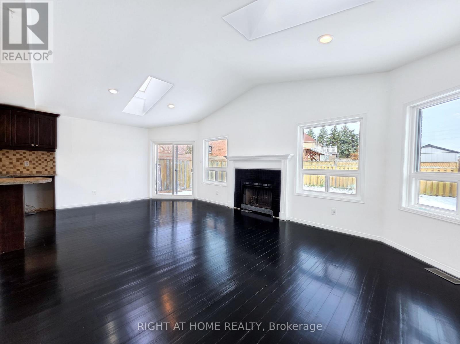 6 Buffridge Trail, Brampton, Ontario  L7A 1H2 - Photo 7 - W12607622