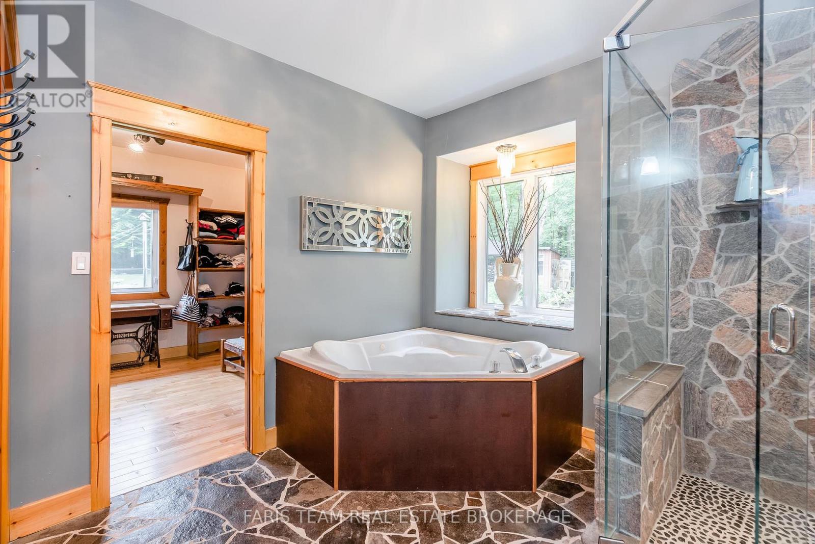 697 Lafontaine Road E, Tiny, Ontario  L9M 0S5 - Photo 15 - S12251707