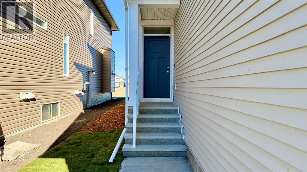 148 Hotchkiss Common Se, Calgary, Alberta  T3S 0N8 - Photo 3 - A2187732