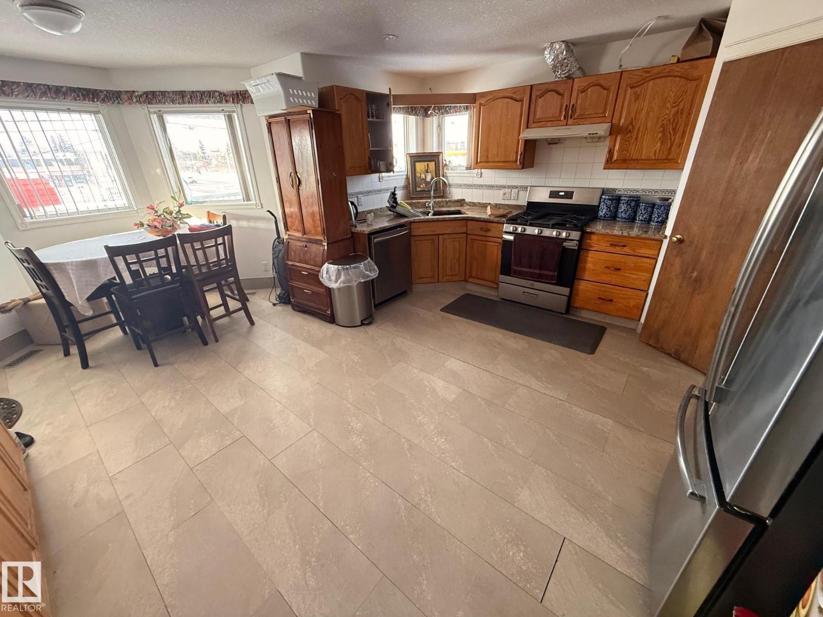 10644 155 St Nw, Edmonton, Alberta  T5P 2M5 - Photo 8 - E4467625