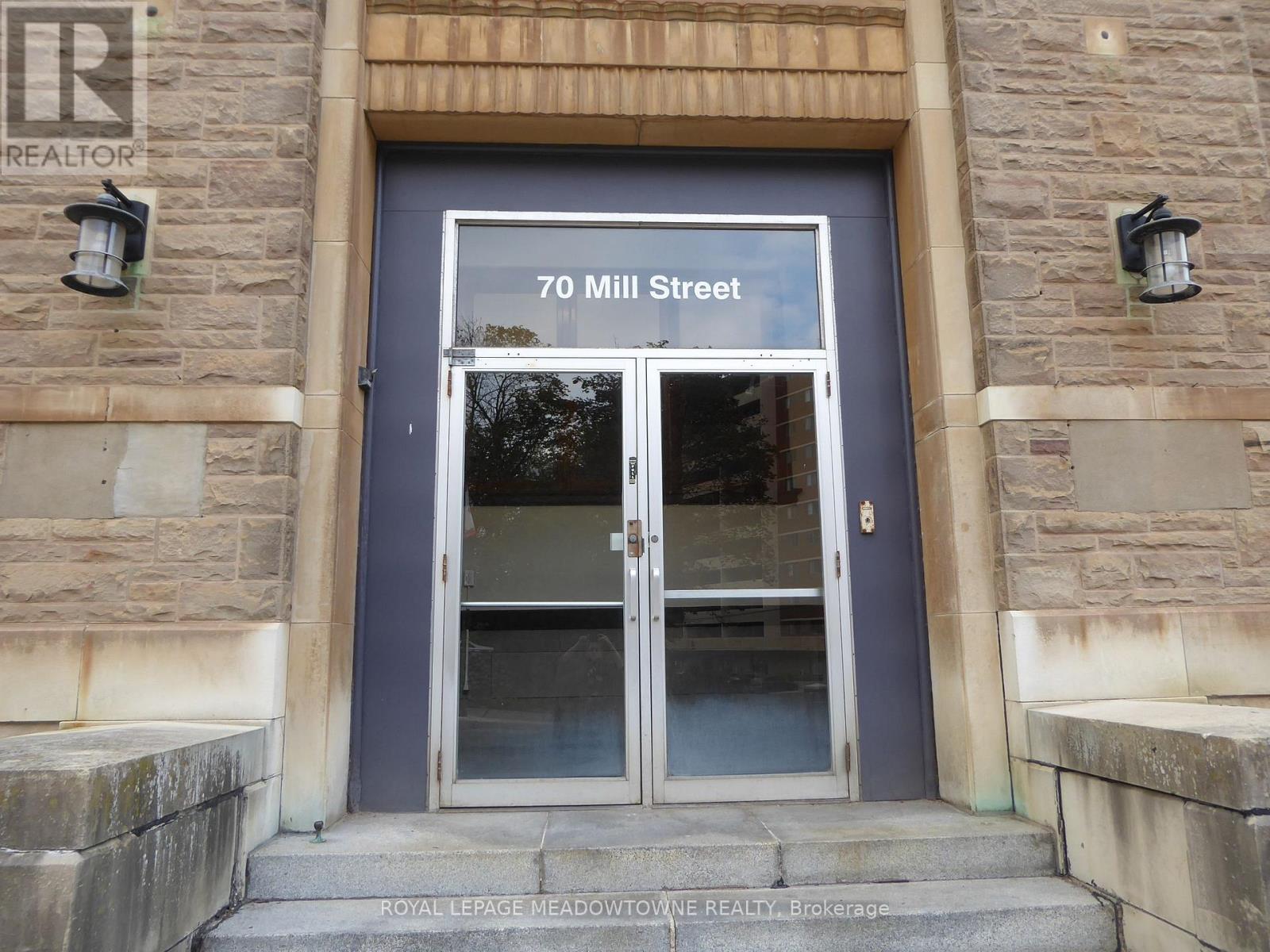 70 Mill Street, Halton Hills, Ontario  L7G 2C9 - Photo 11 - W12404072
