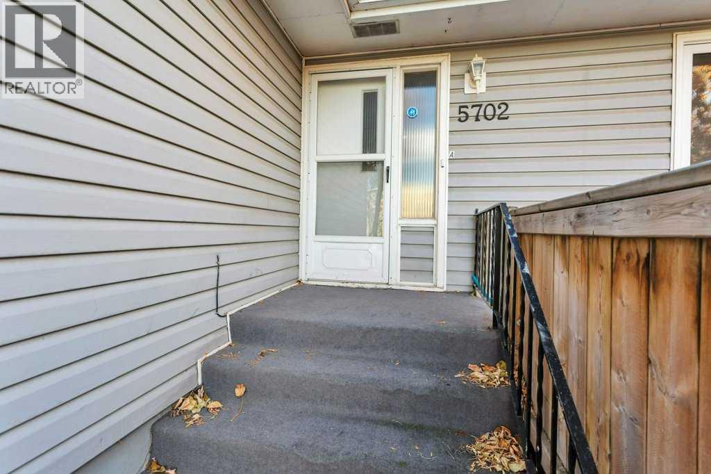 5702 West Park Crescent, Red Deer, Alberta  T4N 1E5 - Photo 2 - A2273642