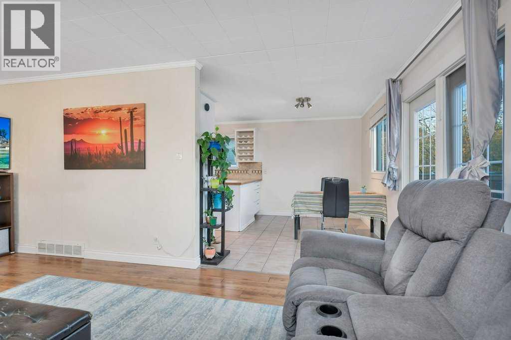 5702 West Park Crescent, Red Deer, Alberta  T4N 1E5 - Photo 9 - A2273642