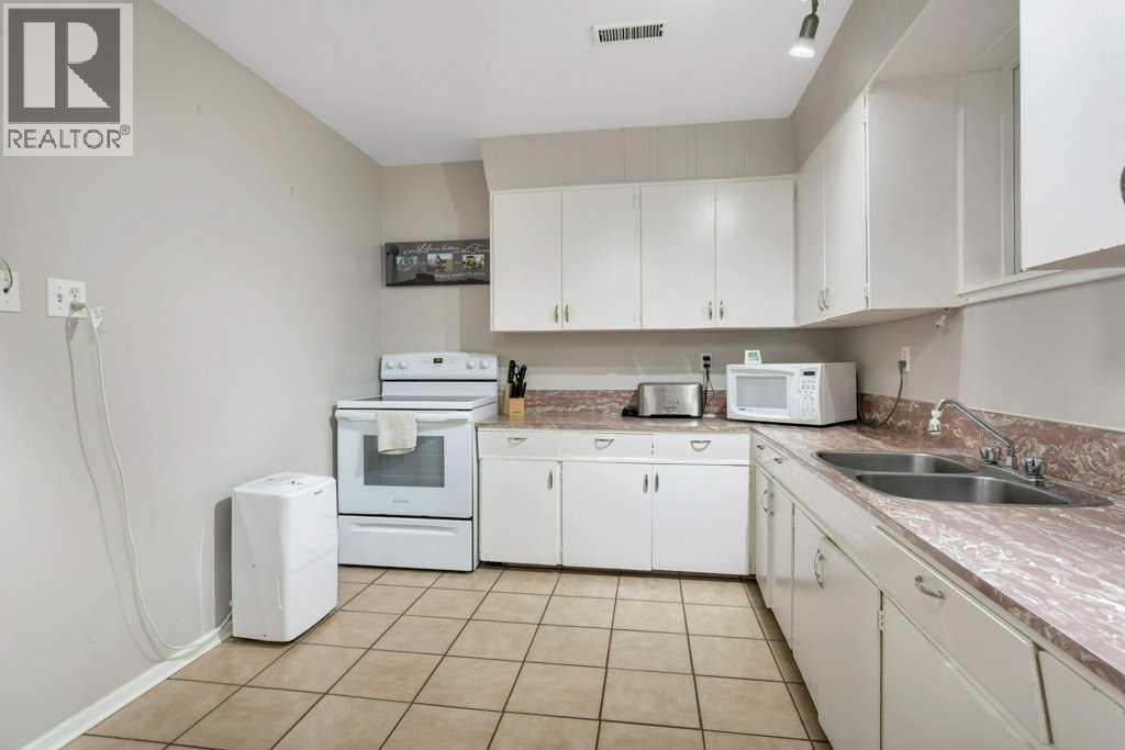 5702 West Park Crescent, Red Deer, Alberta  T4N 1E5 - Photo 27 - A2273642