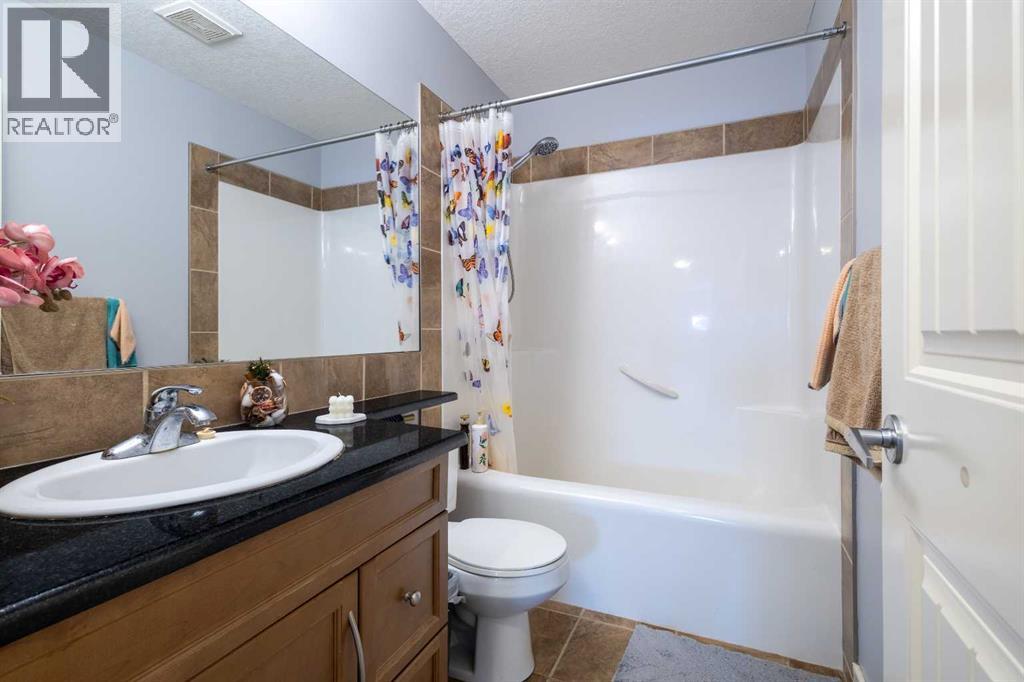 86 Royal Ridge Mount Nw, Calgary, Alberta  T3G 5Z3 - Photo 32 - A2273055