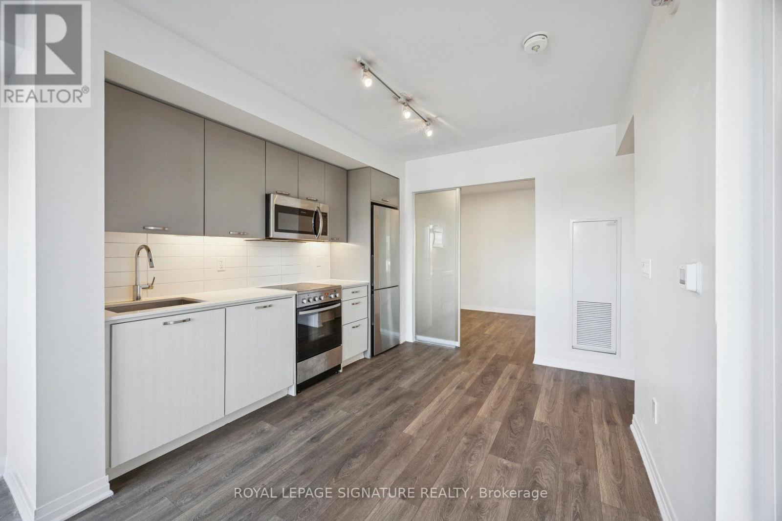 424 - 2301 Danforth Avenue, Toronto, Ontario  M4C 1K5 - Photo 10 - E12521368