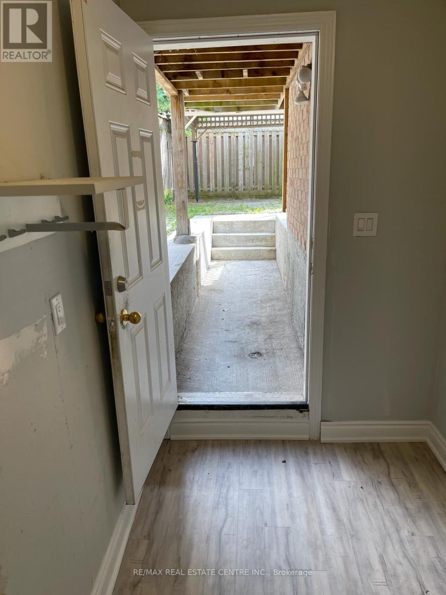 204 Van Scott (Basement) Drive, Brampton, Ontario  L7A 1V8 - Photo 2 - W12607666