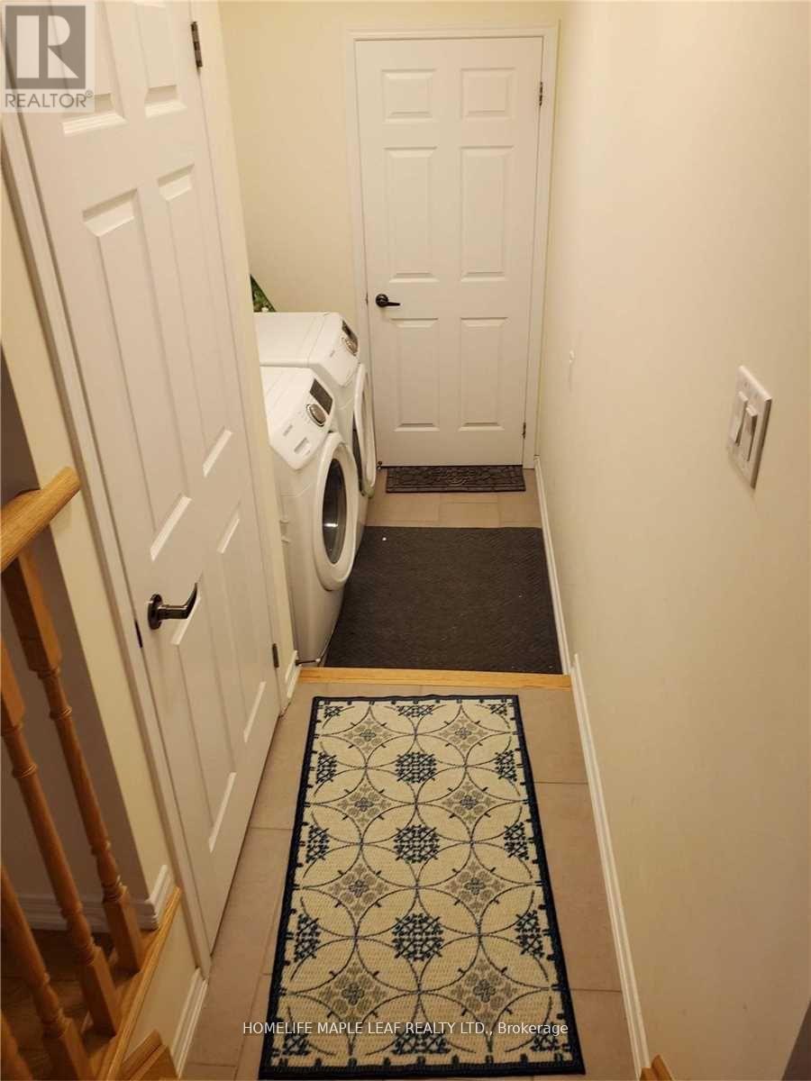 9 Hoover Road, Brampton, Ontario  L7A 4L2 - Photo 7 - W12607680