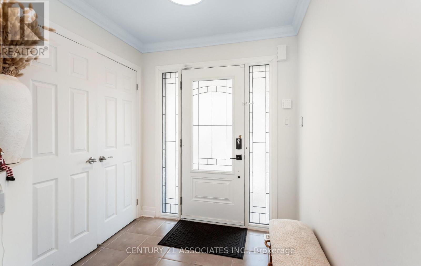 Upper Level - 8 Stillwater Crescent, Hamilton, Ontario  L8B 0X4 - Photo 4 - X12607678