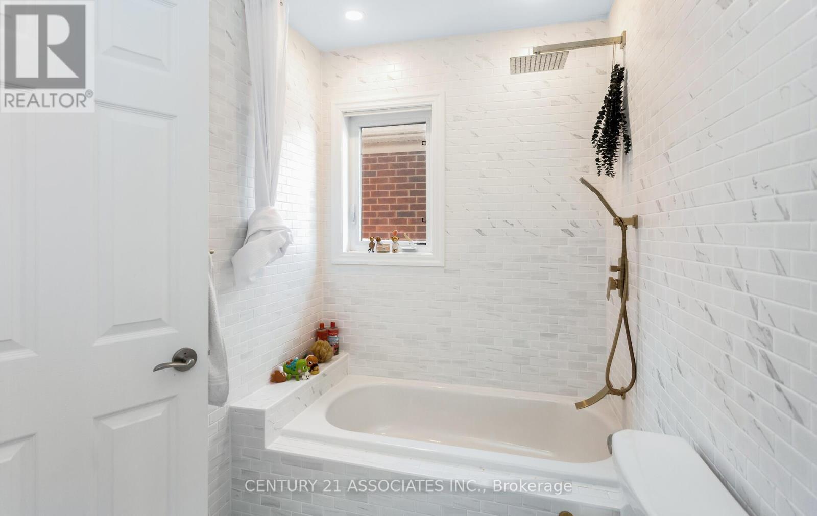 Upper Level - 8 Stillwater Crescent, Hamilton, Ontario  L8B 0X4 - Photo 40 - X12607678