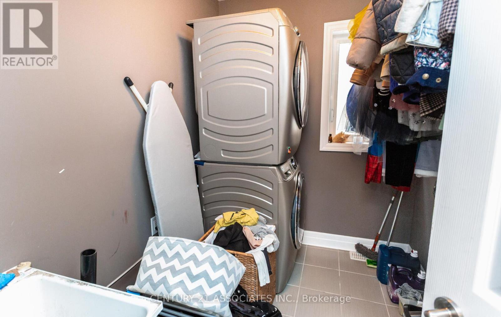 Upper Level - 8 Stillwater Crescent, Hamilton, Ontario  L8B 0X4 - Photo 42 - X12607678