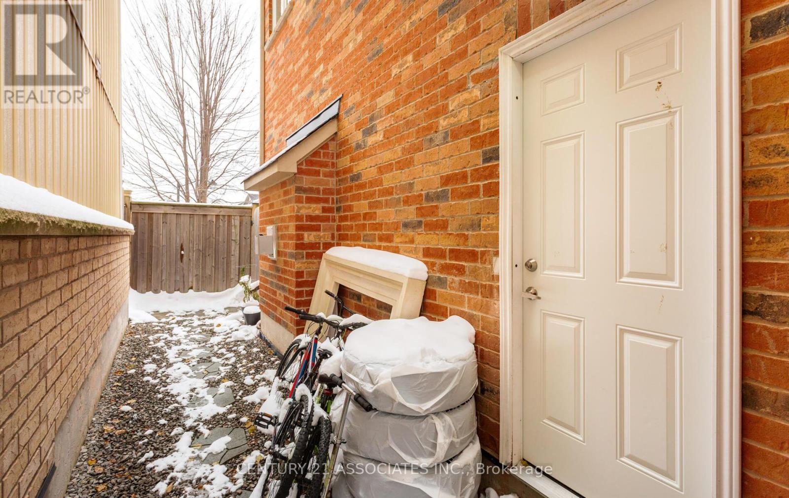 Upper Level - 8 Stillwater Crescent, Hamilton, Ontario  L8B 0X4 - Photo 43 - X12607678