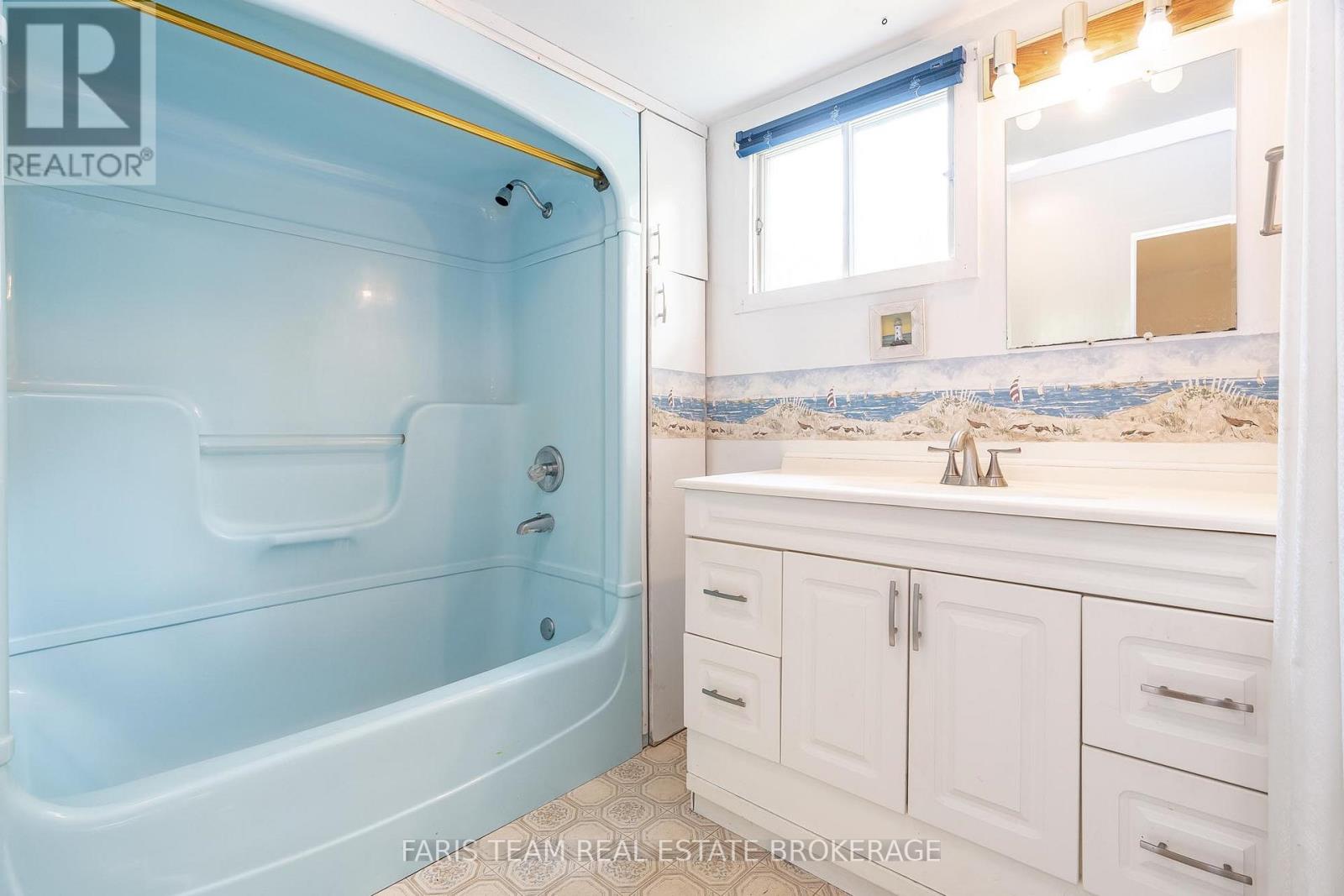 54 Hearthstone Drive, Tay, Ontario  L0K 2C0 - Photo 10 - S12538364