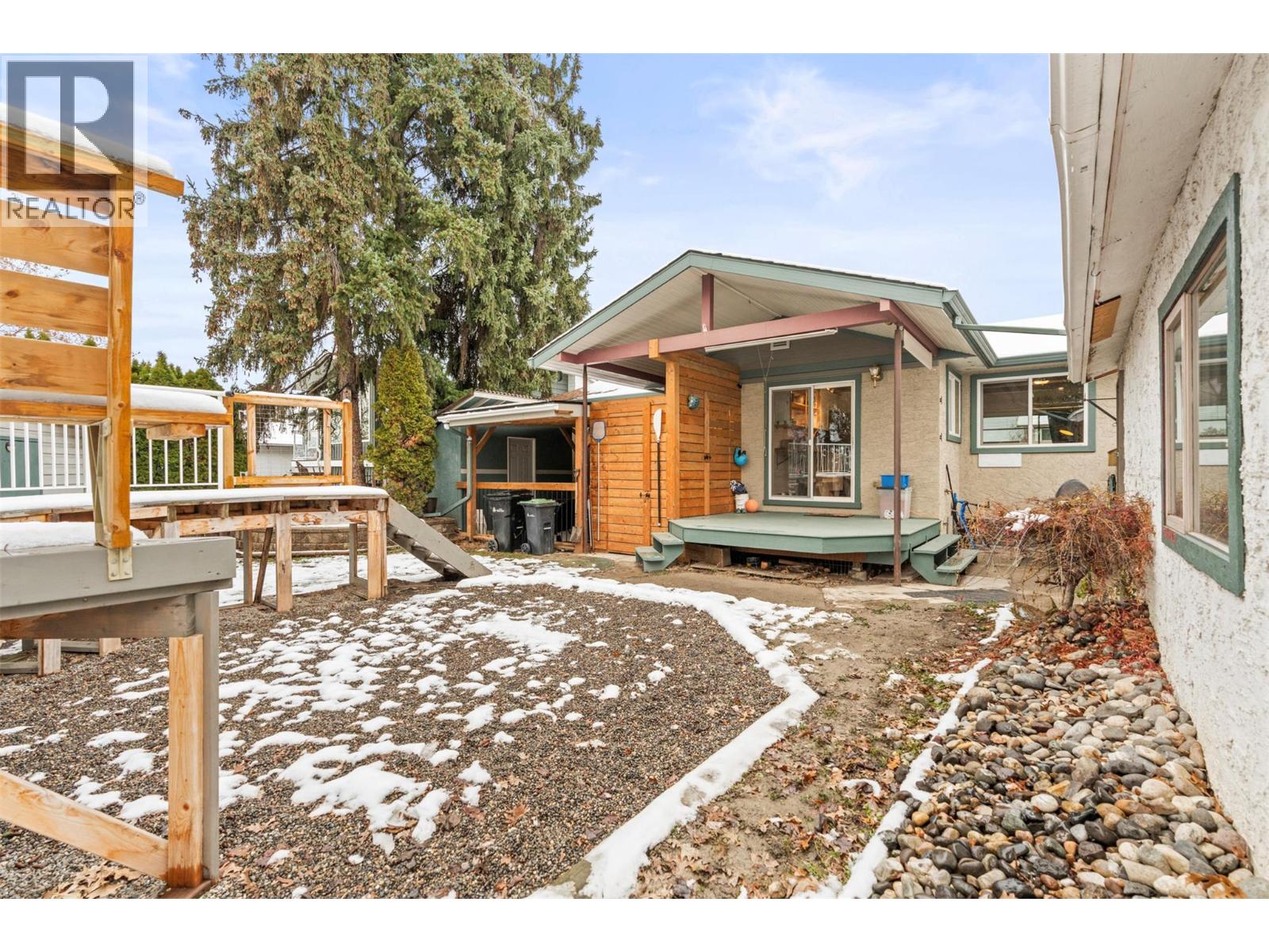 1016 34 Avenue, Vernon, British Columbia  V1T 6R9 - Photo 3 - 10370763