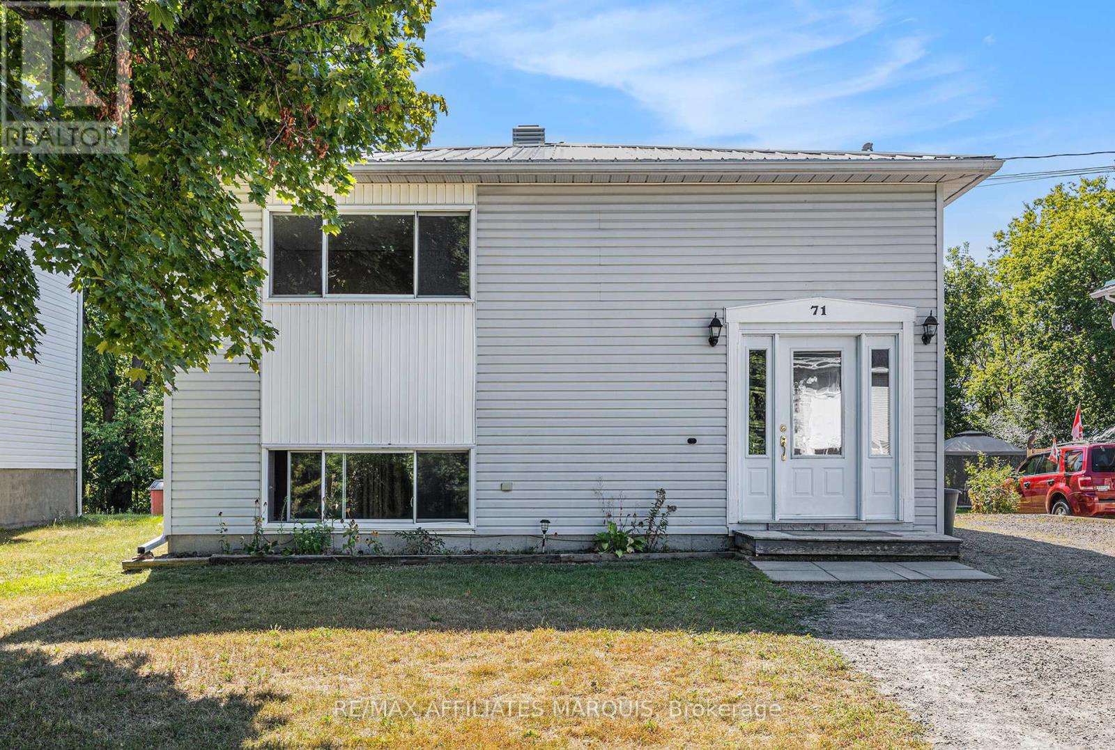 71 Stephen Street, Smiths Falls, Ontario  K7A 1K7 - Photo 2 - X12607726
