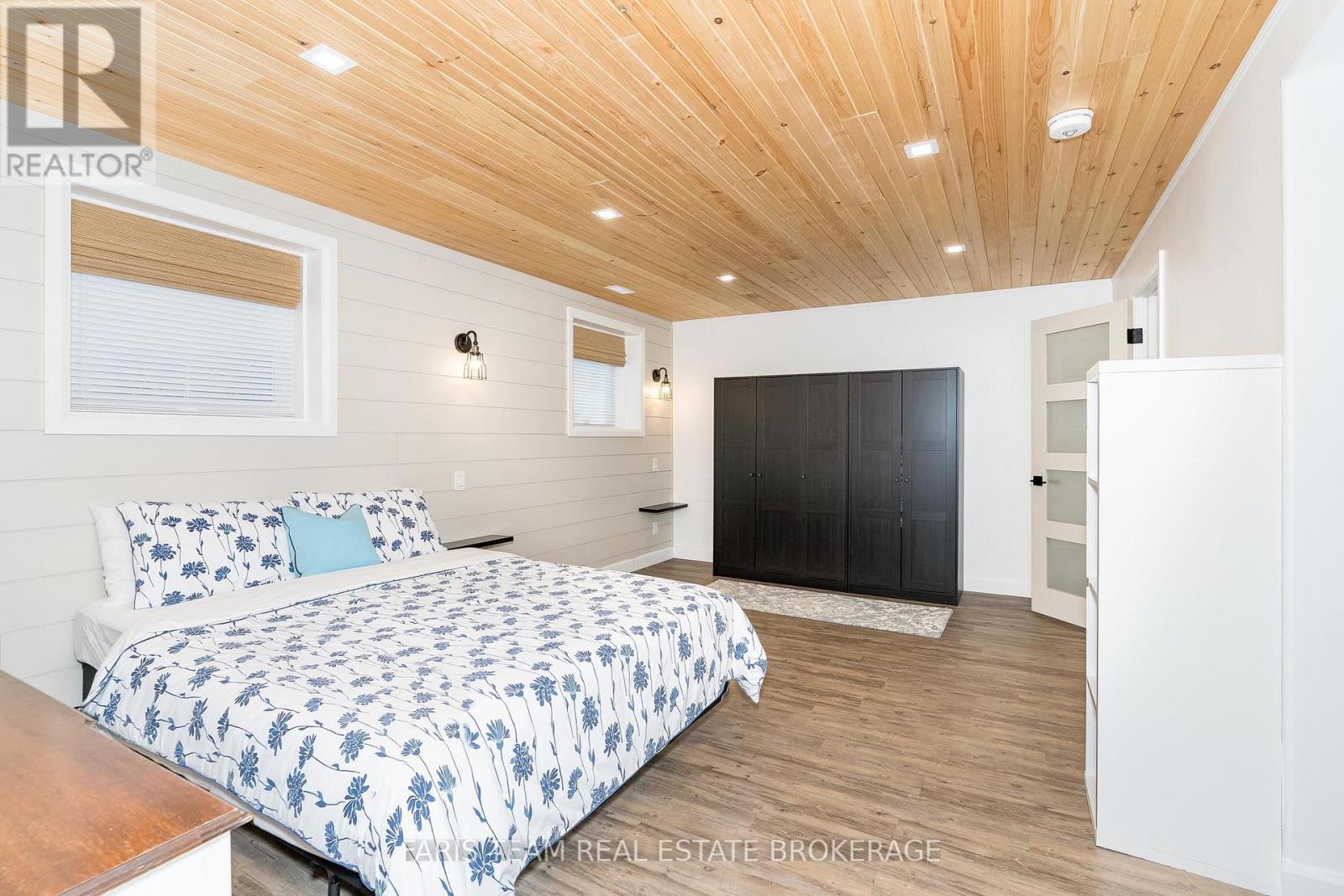 328 Cedar Avenue, Meaford, Ontario  N4L 1W5 - Photo 21 - X12493348