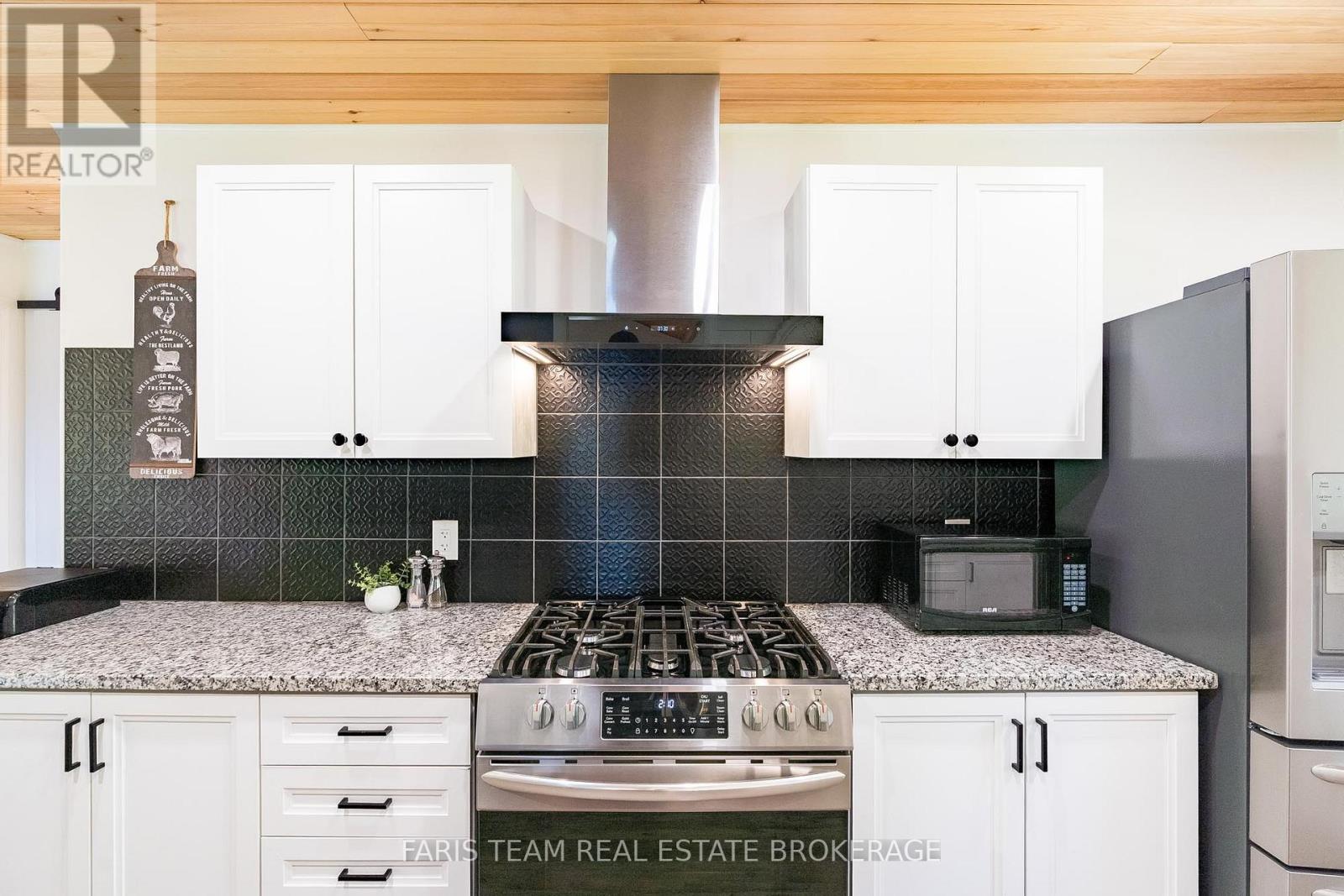 328 Cedar Avenue, Meaford, Ontario  N4L 1W5 - Photo 8 - X12493348