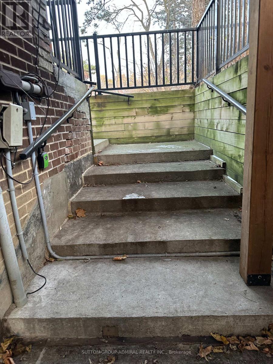 Lower - 10 Silverdale Crescent, Toronto, Ontario  M3A 3H1 - Photo 3 - C12607750