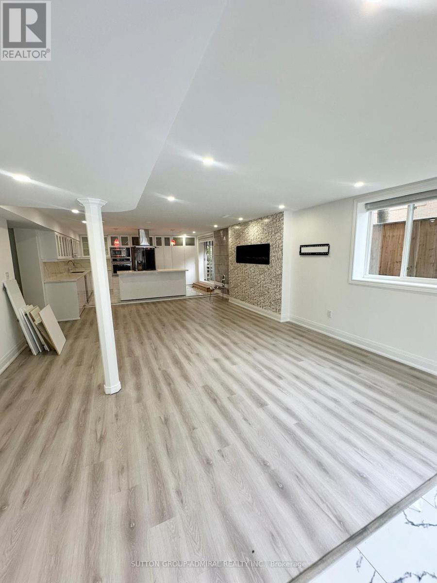 Lower - 10 Silverdale Crescent, Toronto, Ontario  M3A 3H1 - Photo 6 - C12607750