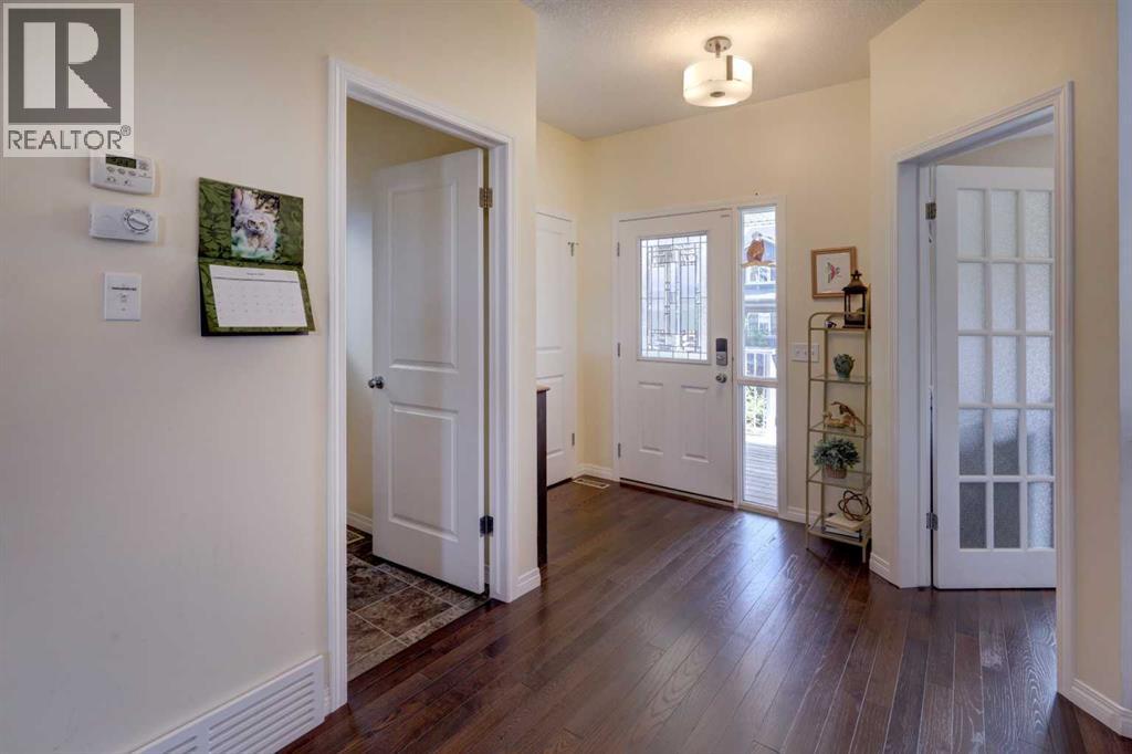 24 Fireside Burrow, Cochrane, Alberta  T4C 0T3 - Photo 2 - A2258134