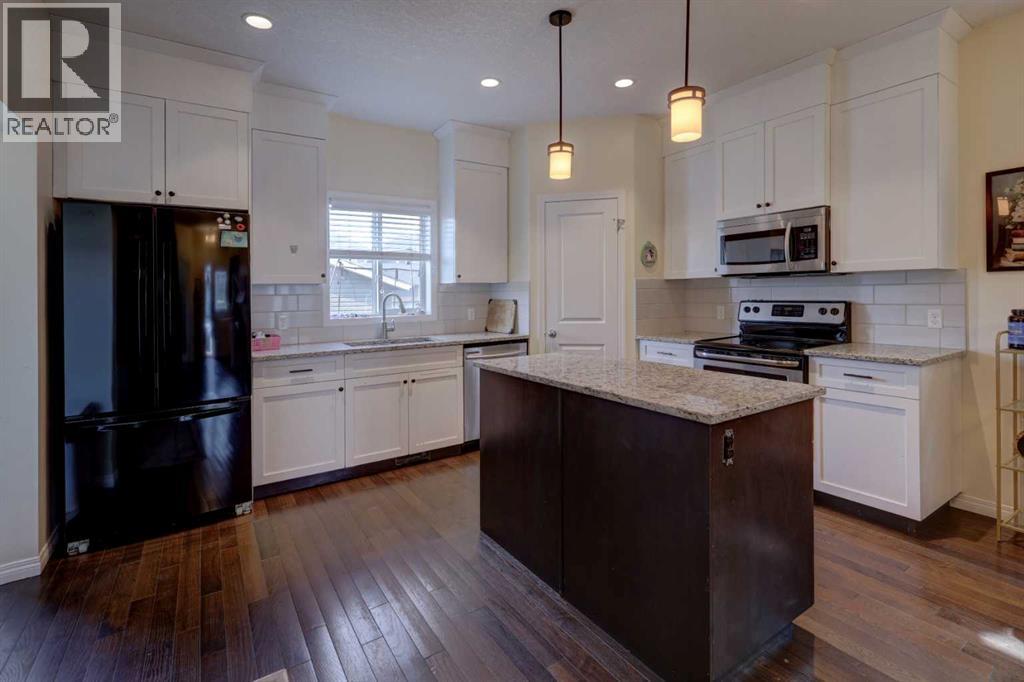 24 Fireside Burrow, Cochrane, Alberta  T4C 0T3 - Photo 4 - A2258134