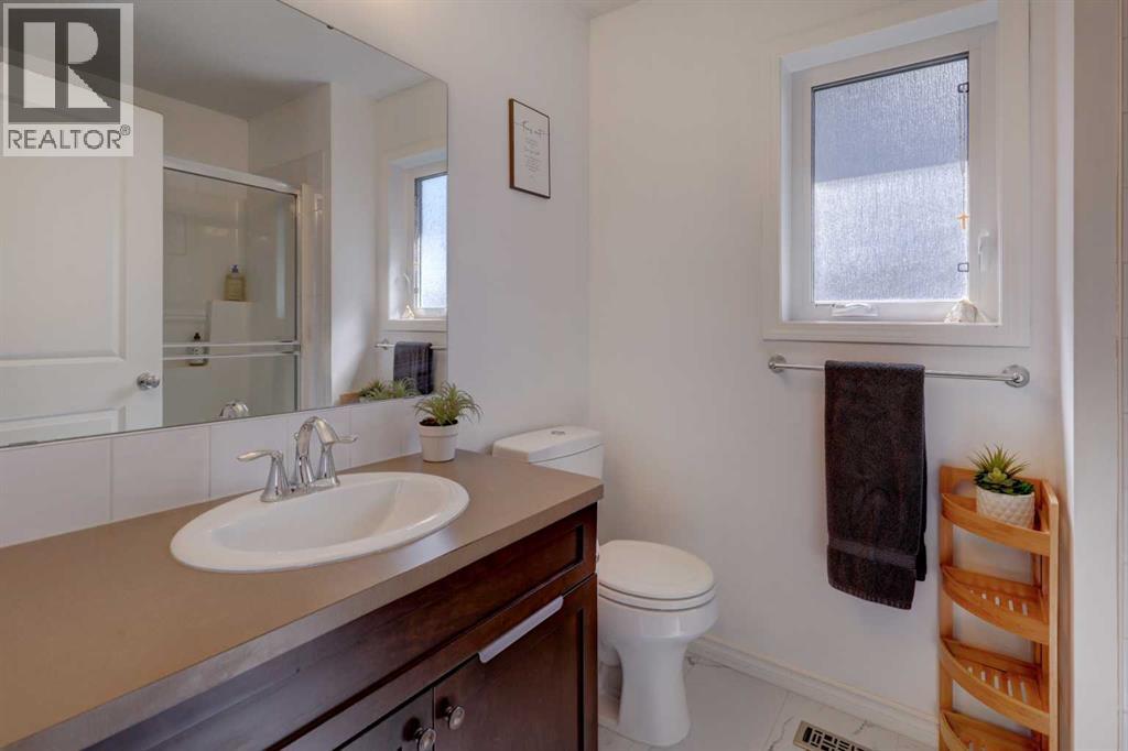 24 Fireside Burrow, Cochrane, Alberta  T4C 0T3 - Photo 19 - A2258134