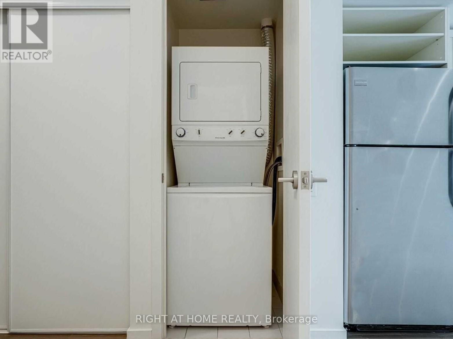 1613 - 105 The Queensway Avenue, Toronto, Ontario  M6S 5B5 - Photo 11 - W12607758