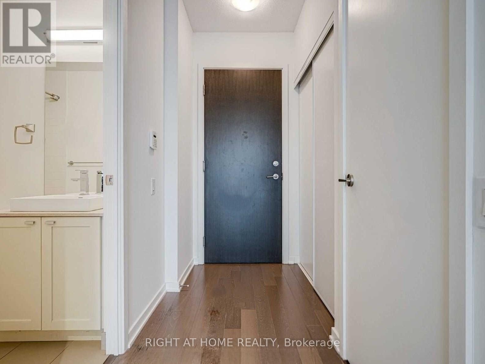 1613 - 105 The Queensway Avenue, Toronto, Ontario  M6S 5B5 - Photo 2 - W12607758