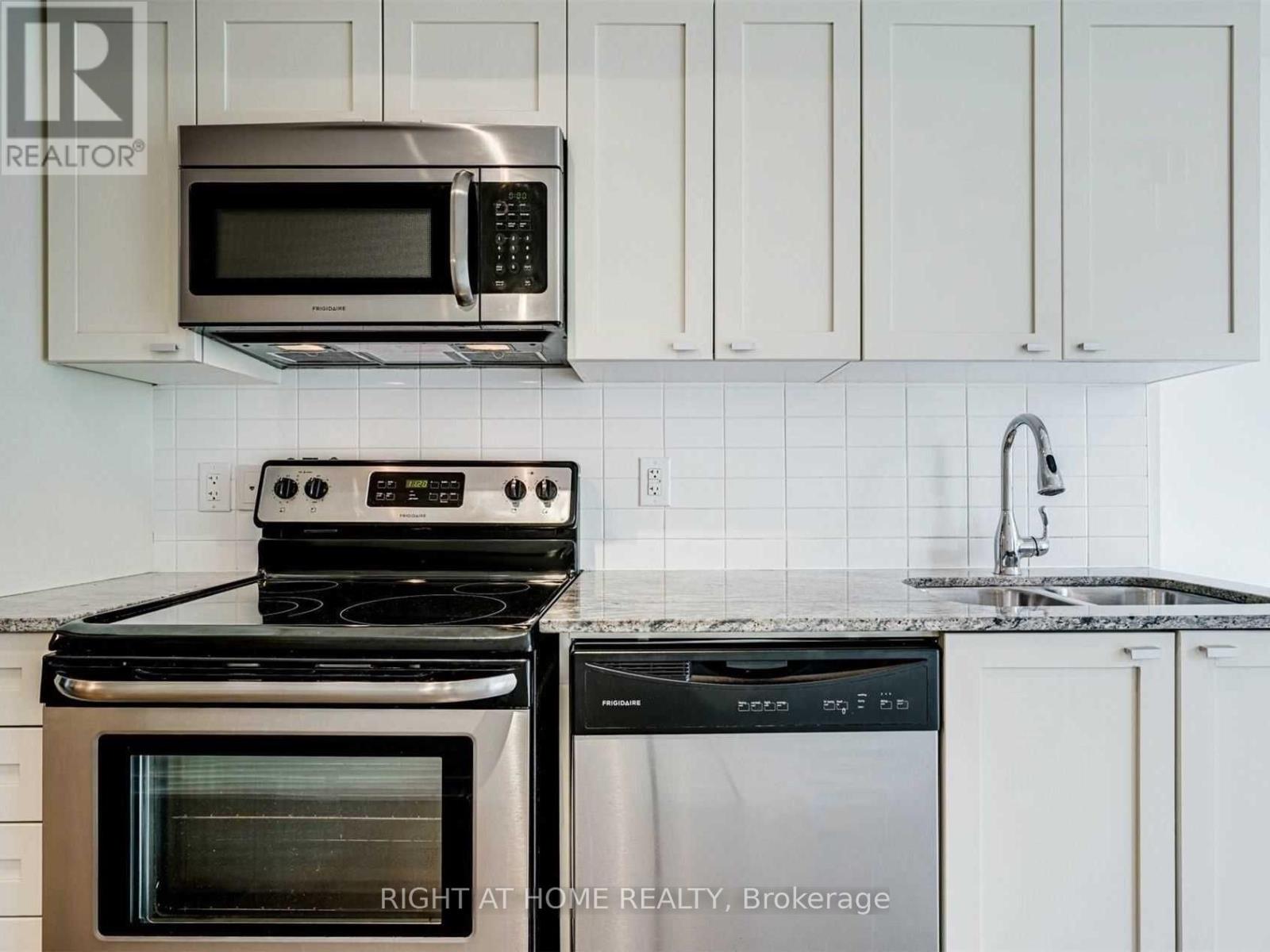 1613 - 105 The Queensway Avenue, Toronto, Ontario  M6S 5B5 - Photo 5 - W12607758