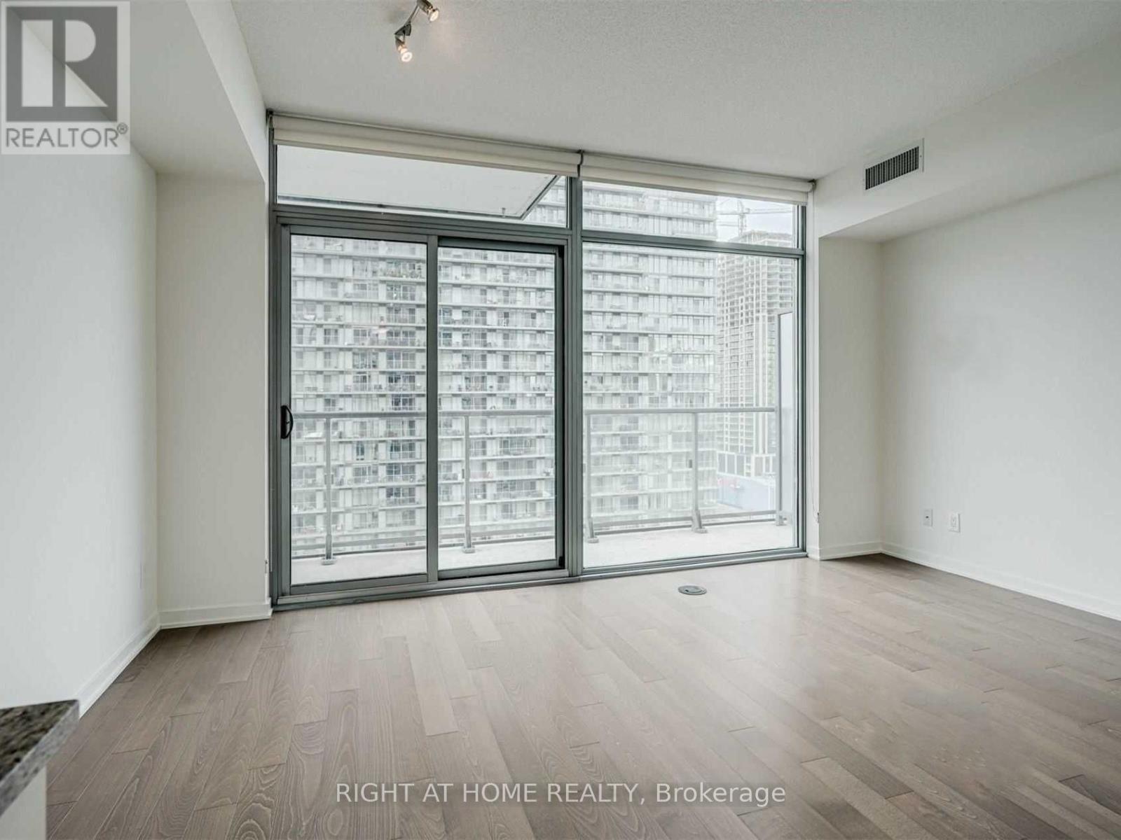 1613 - 105 The Queensway Avenue, Toronto, Ontario  M6S 5B5 - Photo 7 - W12607758