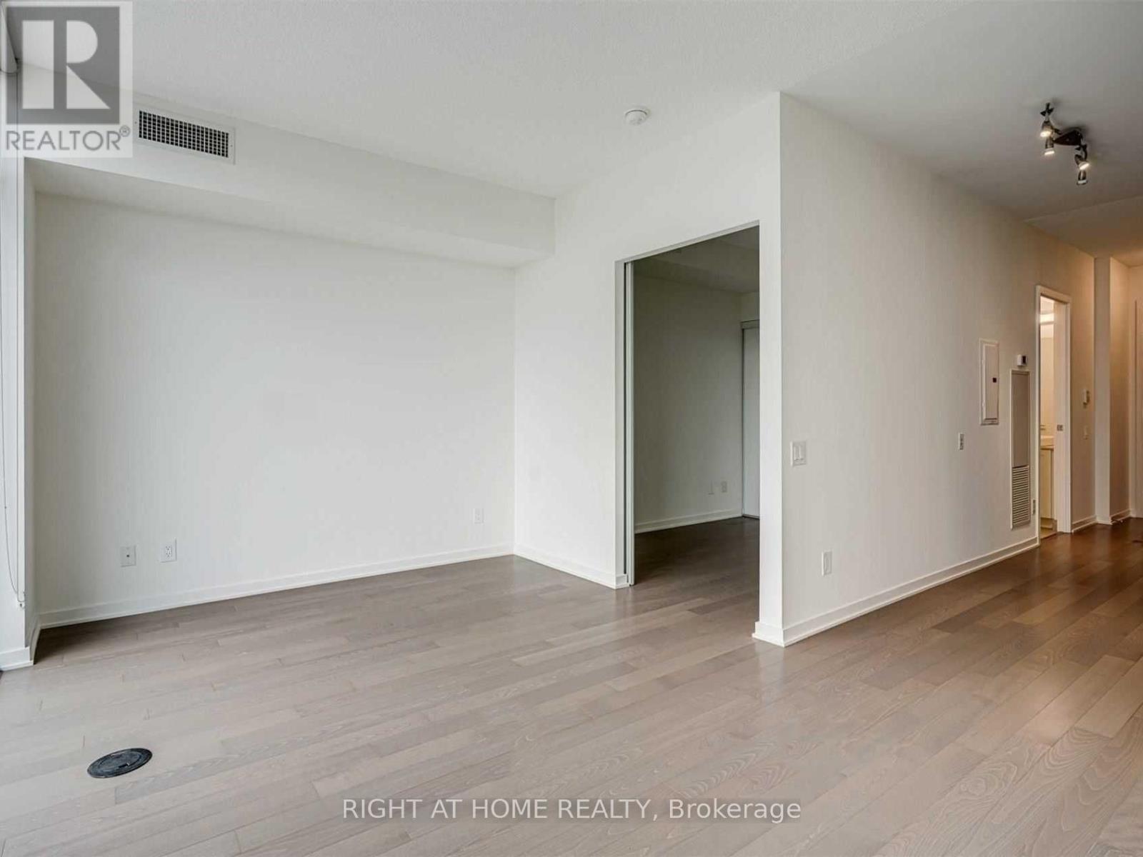 1613 - 105 The Queensway Avenue, Toronto, Ontario  M6S 5B5 - Photo 8 - W12607758