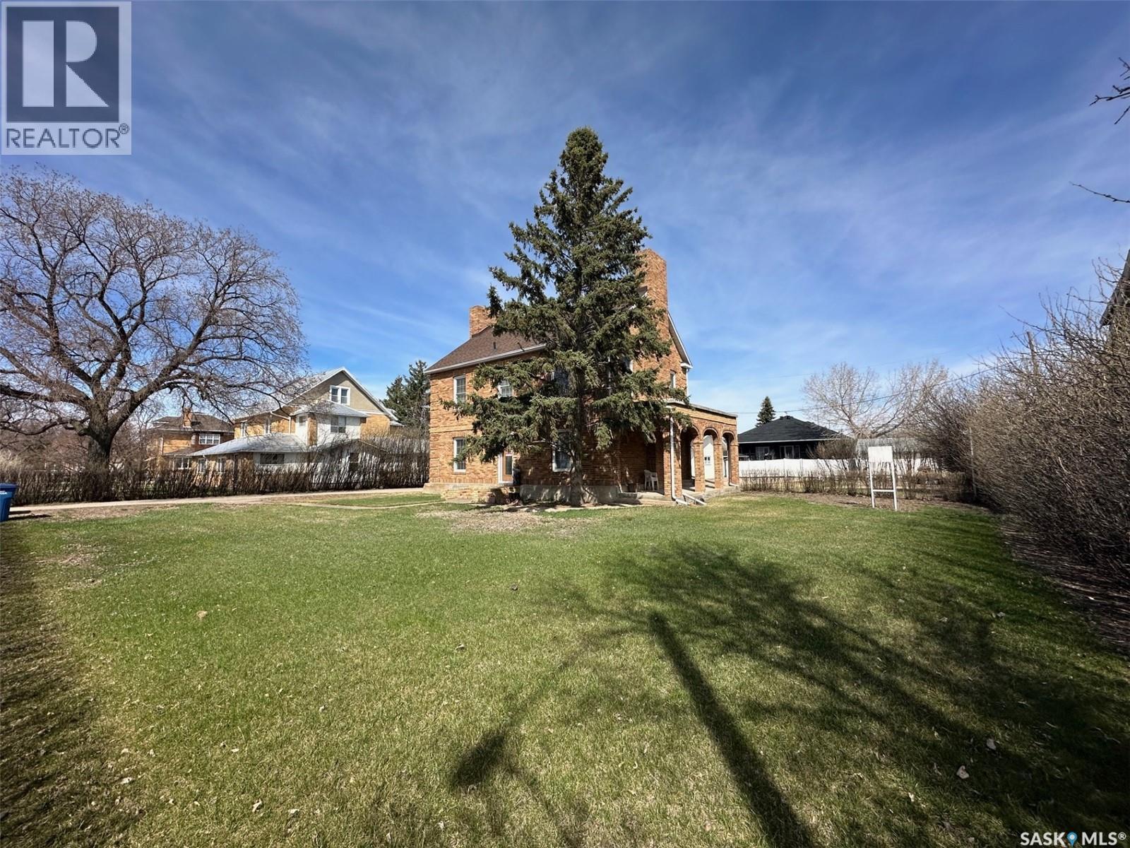 107 1st Avenue W, Gravelbourg, Saskatchewan  S0H 1X0 - Photo 31 - SK025294