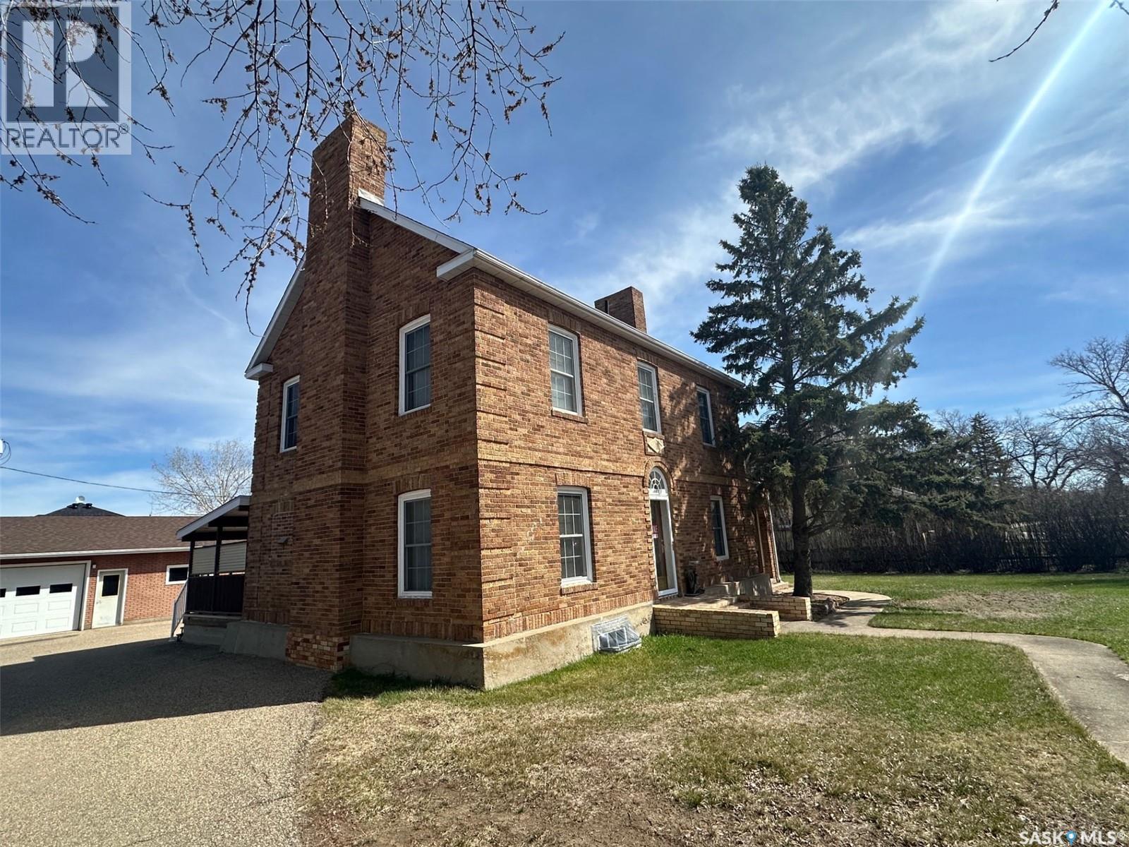 107 1st Avenue W, Gravelbourg, Saskatchewan  S0H 1X0 - Photo 4 - SK025294