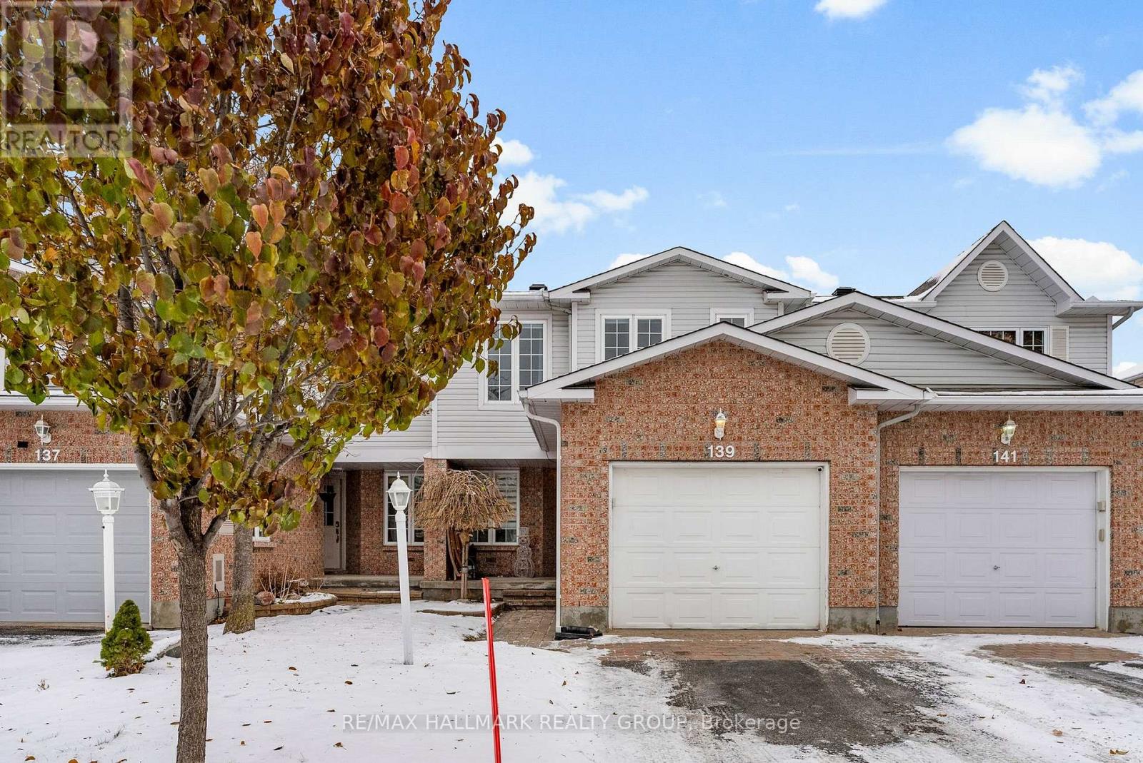 139 Whalings Circle, Ottawa, Ontario K2S 1S4 - Photo 3 - X12607760