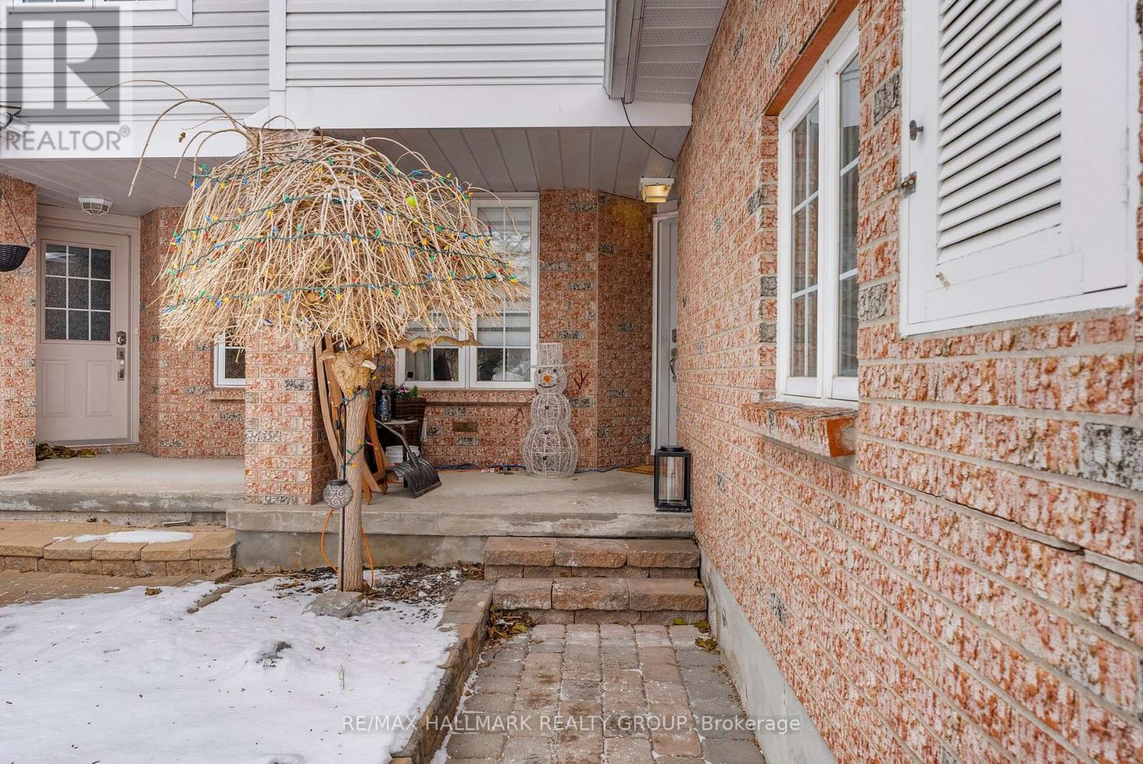 139 Whalings Circle, Ottawa, Ontario K2S 1S4 - Photo 4 - X12607760