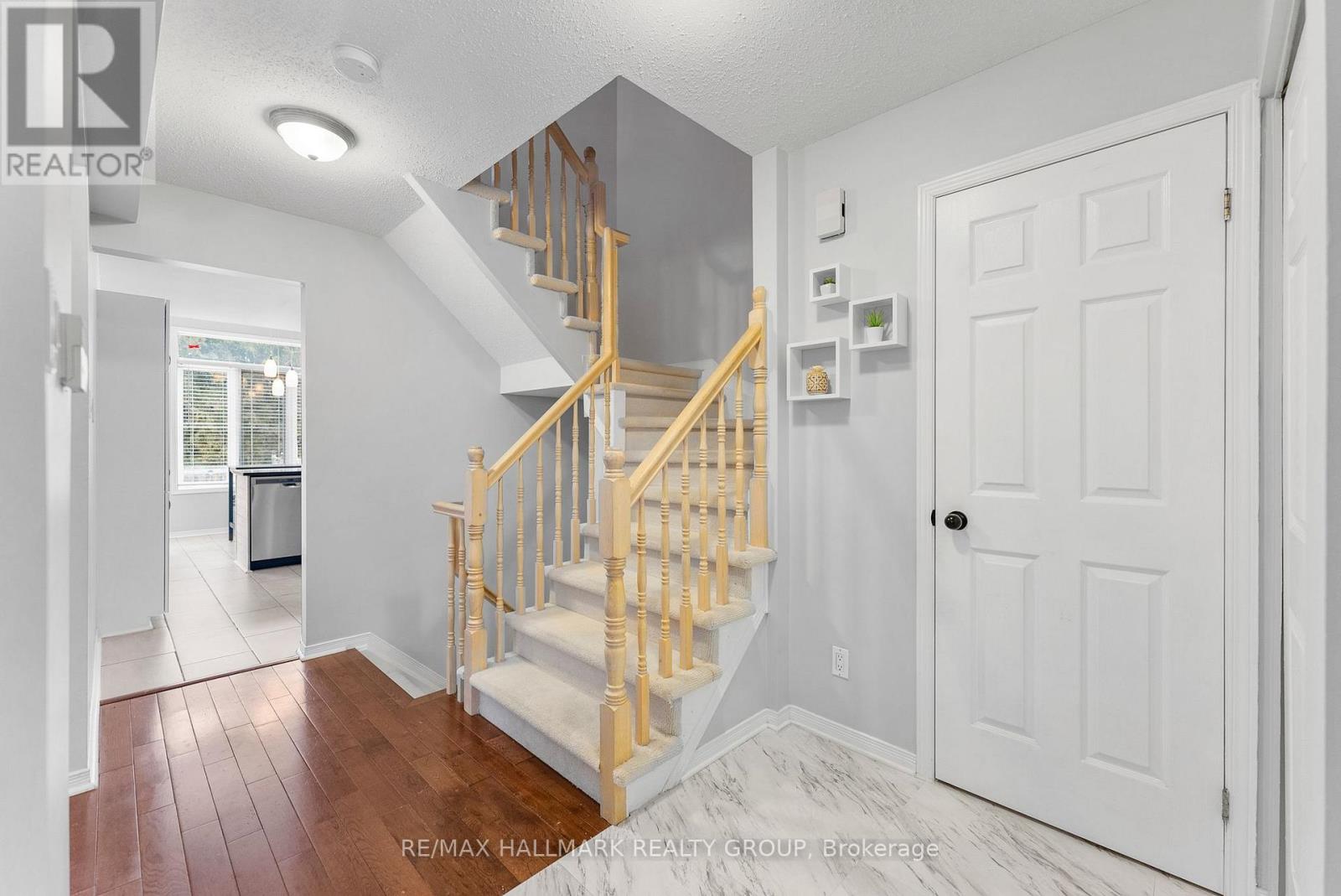 139 Whalings Circle, Ottawa, Ontario K2S 1S4 - Photo 9 - X12607760