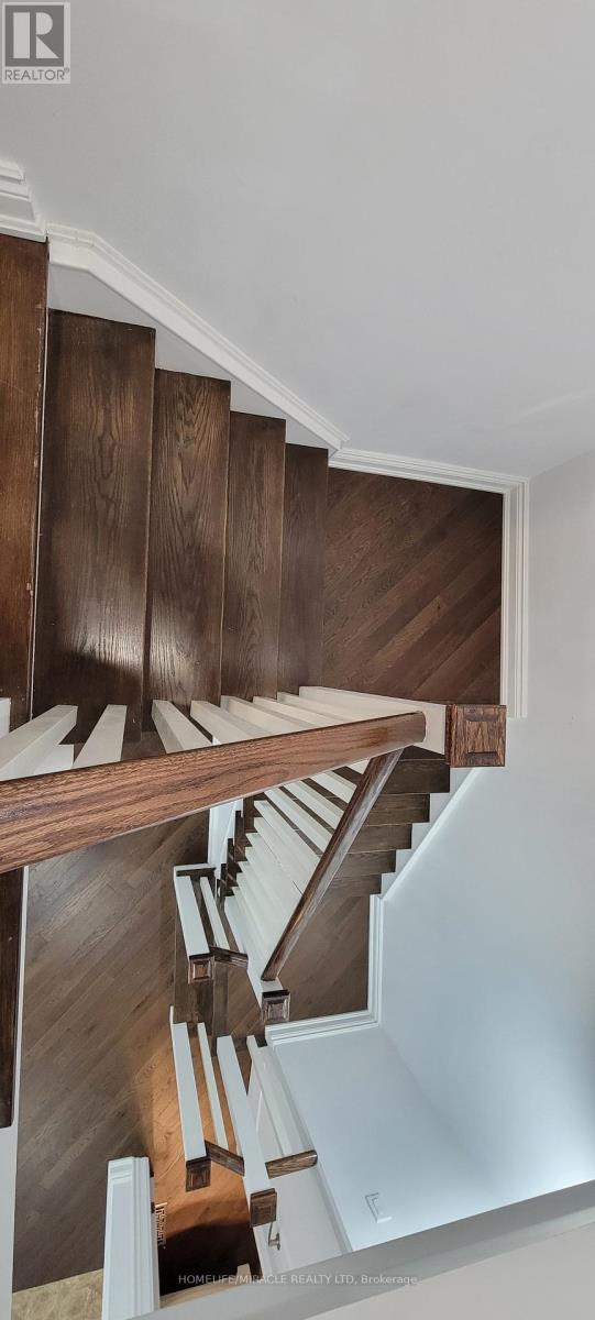 73 Dumfries Avenue, Brampton, Ontario  L6Z 2X9 - Photo 10 - W12531216