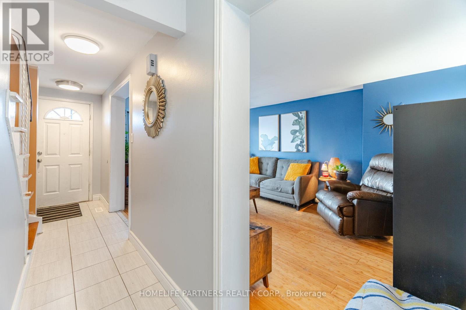 7695 Priory Crescent, Mississauga, Ontario L4T 3H6 - Photo 6 - W12605762