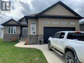 805 7 Avenue, Fox Creek, Alberta T0H 1P0 - Photo 1 - A2269810