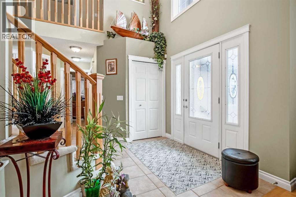 26 Simcrest Manor Sw, Calgary, Alberta T3H 4K1 - Photo 4 - A2272875