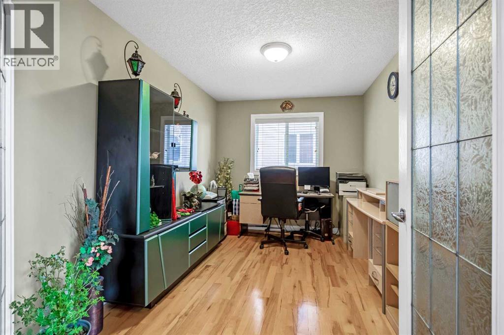 26 Simcrest Manor Sw, Calgary, Alberta T3H 4K1 - Photo 18 - A2272875