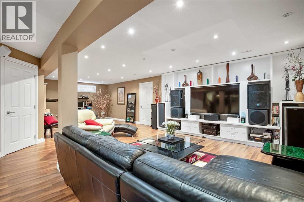 26 Simcrest Manor Sw, Calgary, Alberta T3H 4K1 - Photo 37 - A2272875